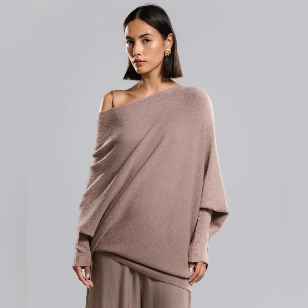 Jaki London Women’s Assymetric Draped Oversized Sweater Size S/M in Moca